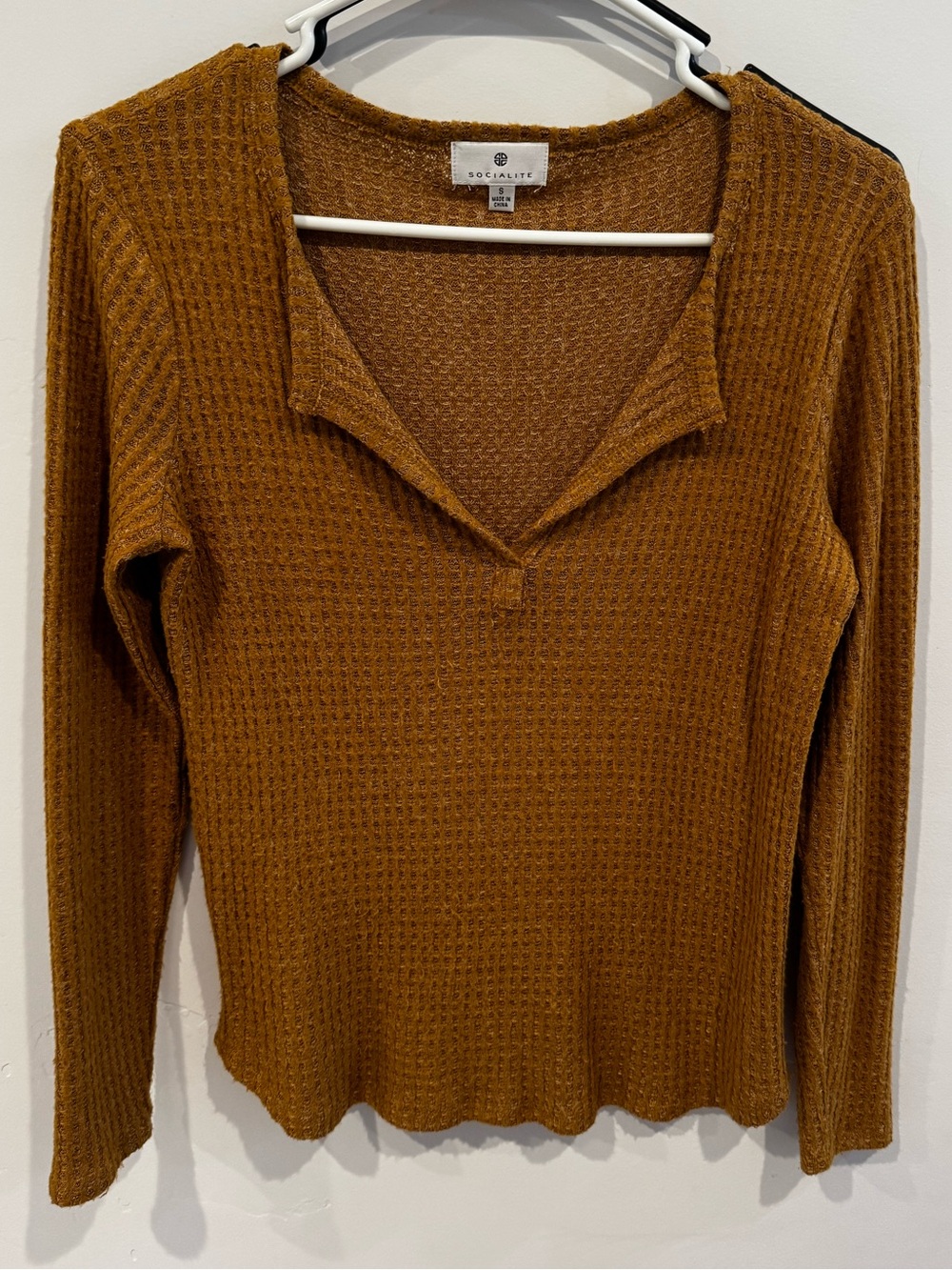 Socialite Waffle Knit Henley Top - Rust